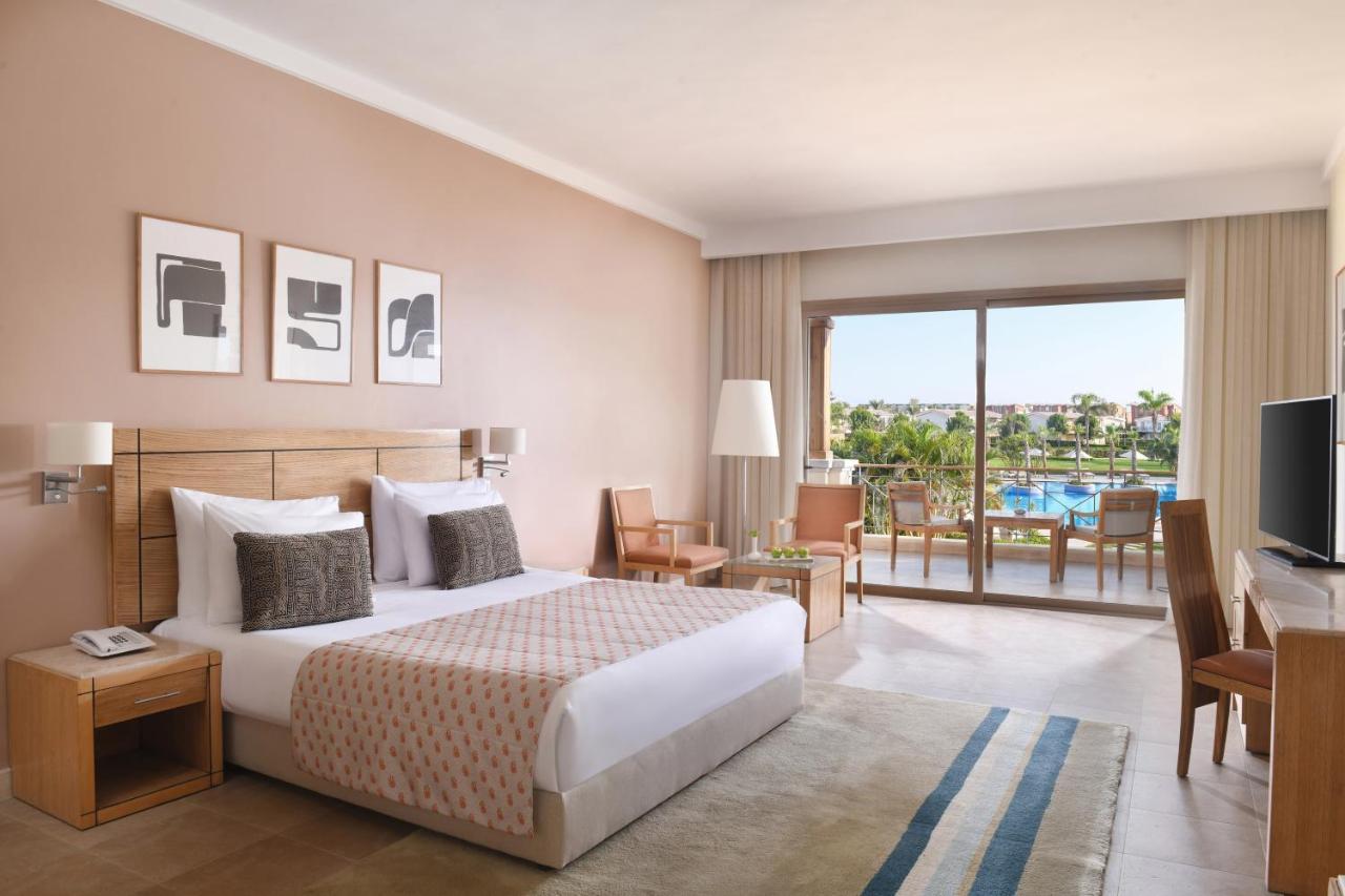 Jaz Little Venice Golf Resort Ain Sukhna Bagian luar foto A room at the Hilton Sharm El Sheikh