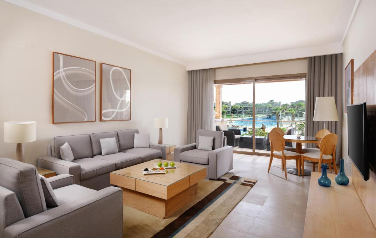 Jaz Little Venice Golf Resort Ain Sukhna Bagian luar foto A living room at the resort