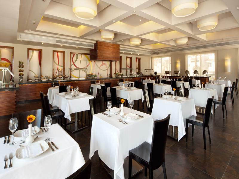 Jaz Little Venice Golf Resort Ain Sukhna Bagian luar foto The restaurant