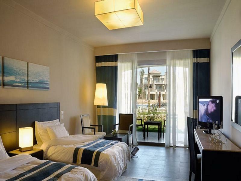 Jaz Little Venice Golf Resort Ain Sukhna Bagian luar foto A room at the hotel