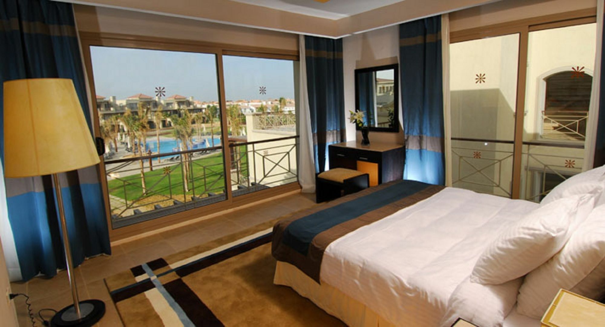 Jaz Little Venice Golf Resort Ain Sukhna Bagian luar foto A bedroom at the Hilton Sharm El Sheikh