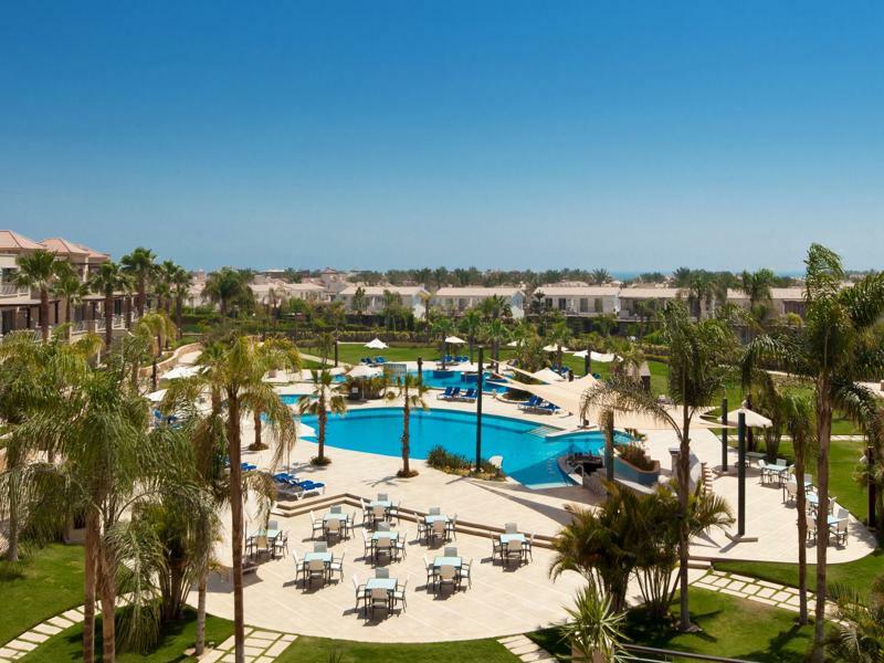 Jaz Little Venice Golf Resort Ain Sukhna Bagian luar foto The swimming pool at the resort